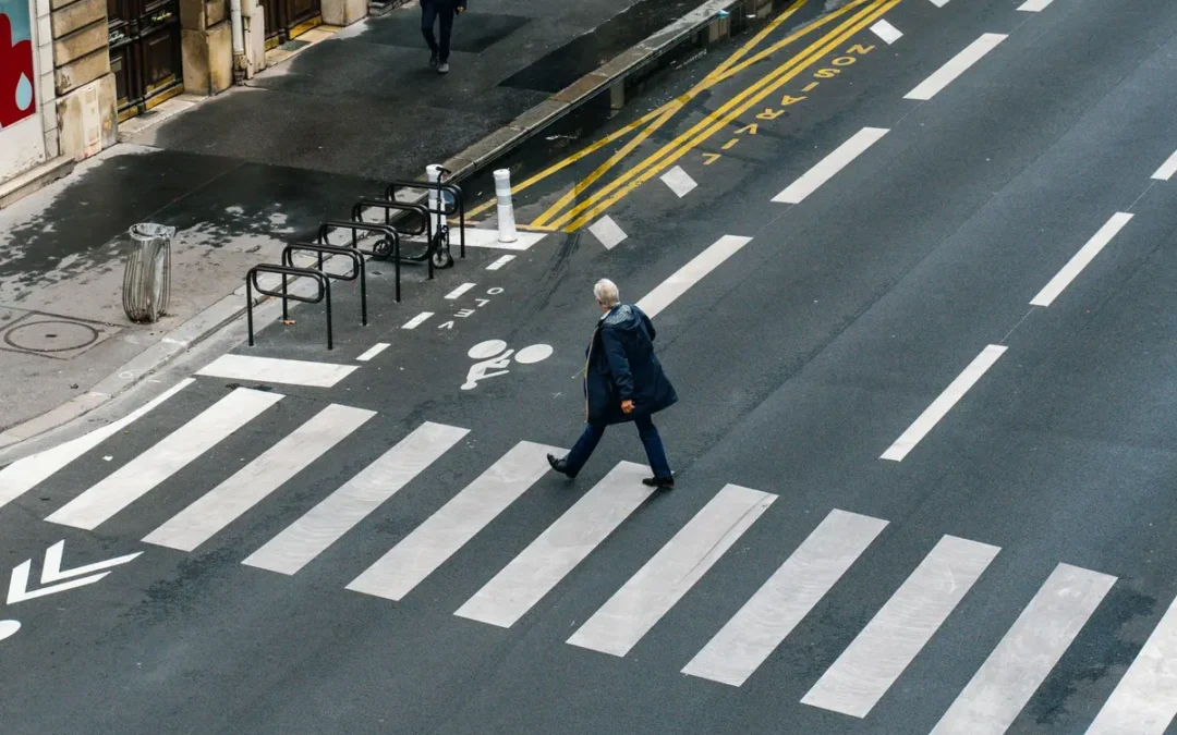 Bezpieczne przejście dla pieszych: jak je projektować, oznakować i wyposażyć
